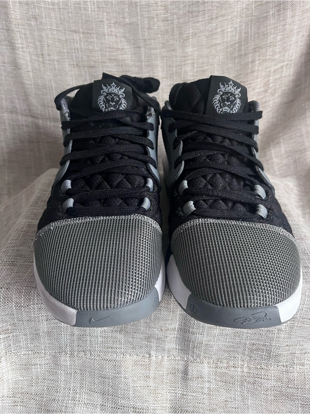 Nike LeBron Witness 8 Men’s Low Basketball Sneakers